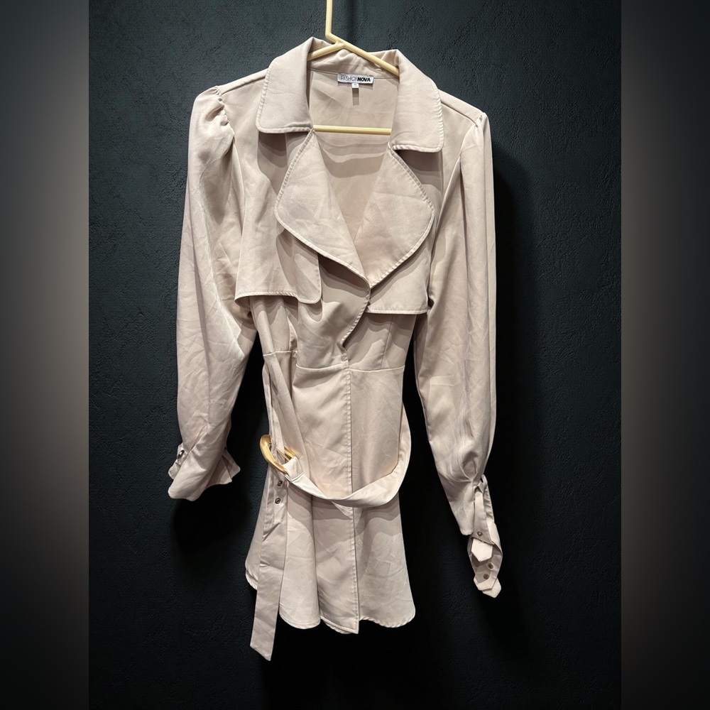 Fashion Nova Light Tan Trench Coat XL